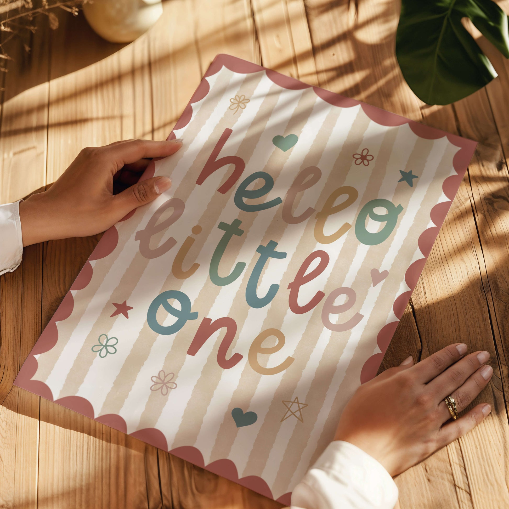 Red scalloped kids' room decor